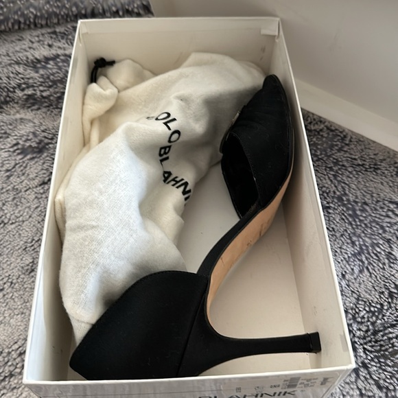 Manolo Blahnik Sedaraby Black Satin Heels 👠 - Picture 8 of 10
